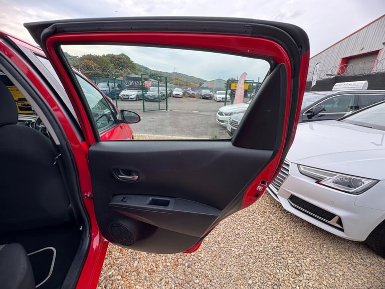 2014 Toyota Yaris 1.33 VVT-i Icon+ 5dr HATCHBACK Petrol Manual