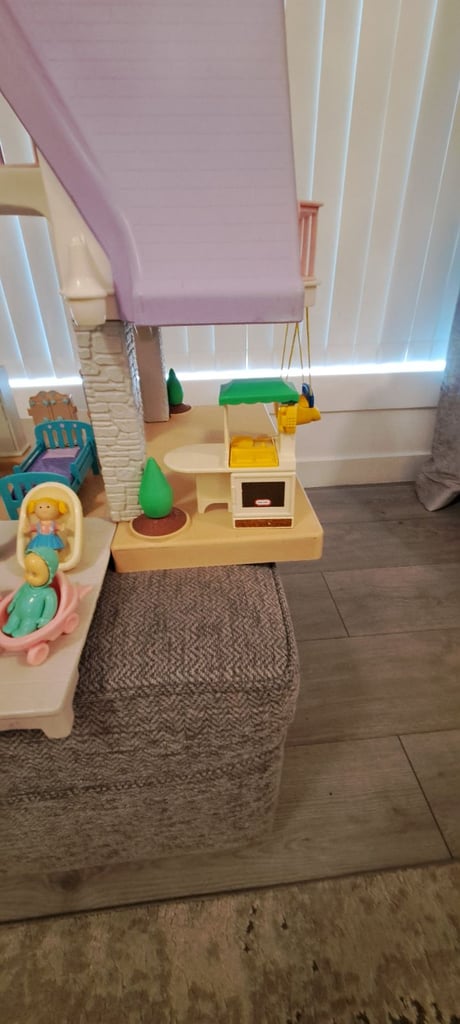 Little Tikes Dolls house 