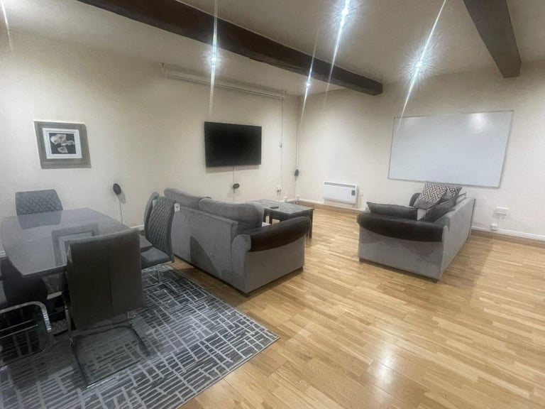 Spacious and modern three-bedroom apartment in city centre