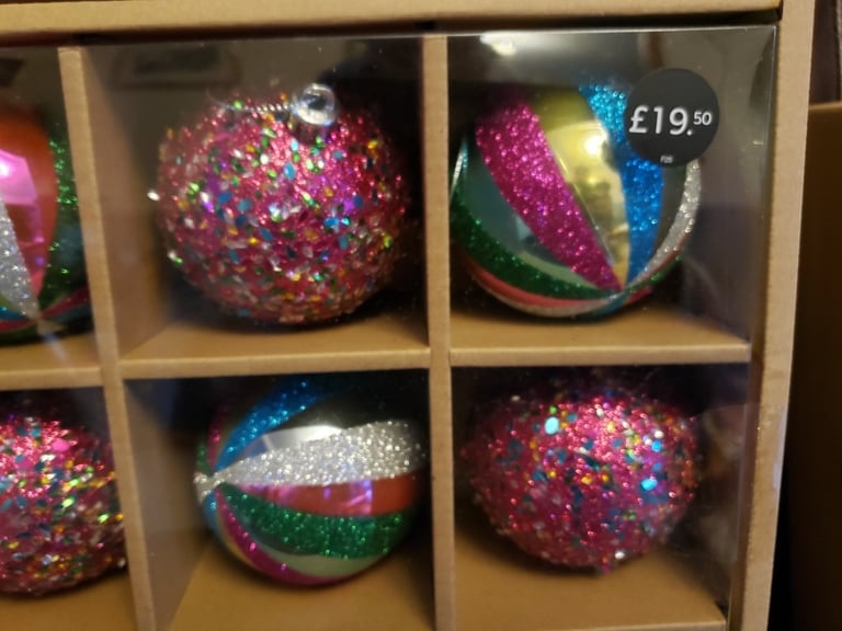 NEW M&S LARGE LUXURY SHATTERPROOF SPARKLY BAUBLES 
