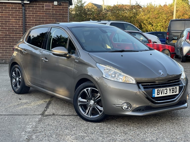 PEUGEOT 208 1.2 VTi Intuitive 2013