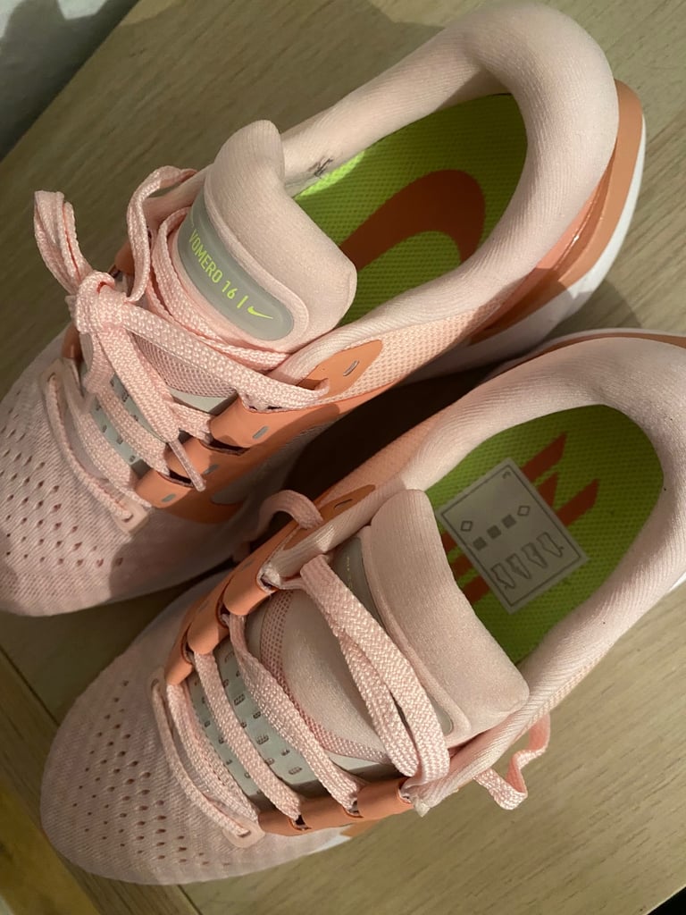 Nike Air Zoom Vomero 16 running shoes