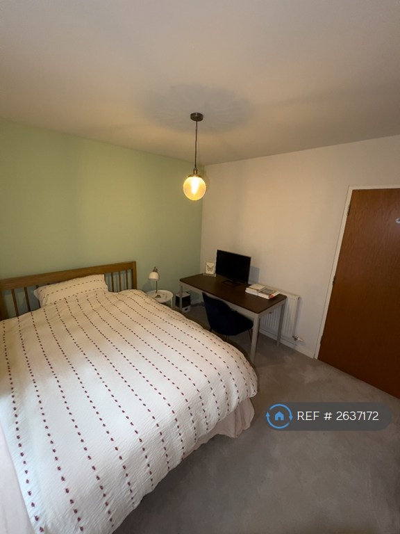 2 bedroom flat in Holyrood, Edinburgh, EH8 (2 bed) (#2637172)
