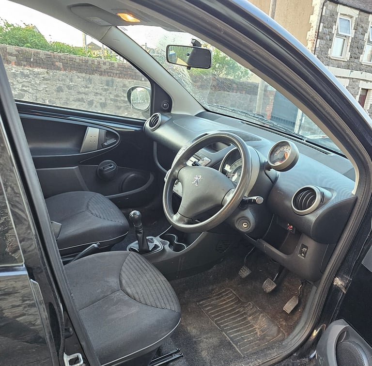 Peugeot, 107, Hatchback, 2014, Manual, 998 (cc), 5 doors