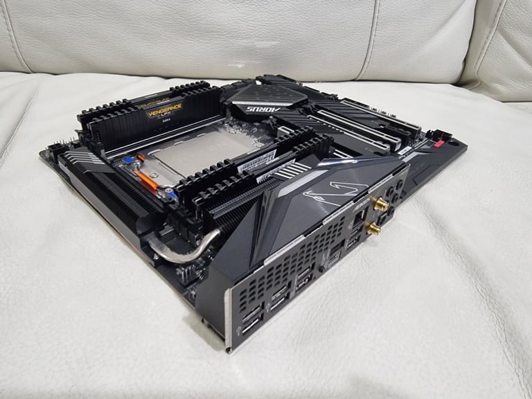 Threadripper 3960X, AORUS TRX40, 32GB DDR4. High Spec Bundle.