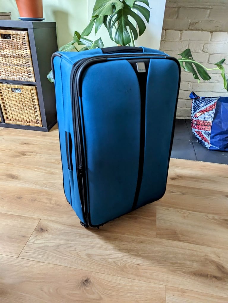 image for 2x BIG TRAVELLING LUGGAGES/SUITCASES
