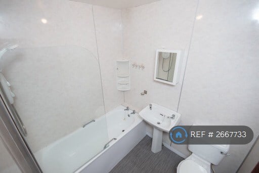 2 bedroom flat in Gladstone Place, Woodside, Aberdeen, AB24 (2 bed) (#2667733)