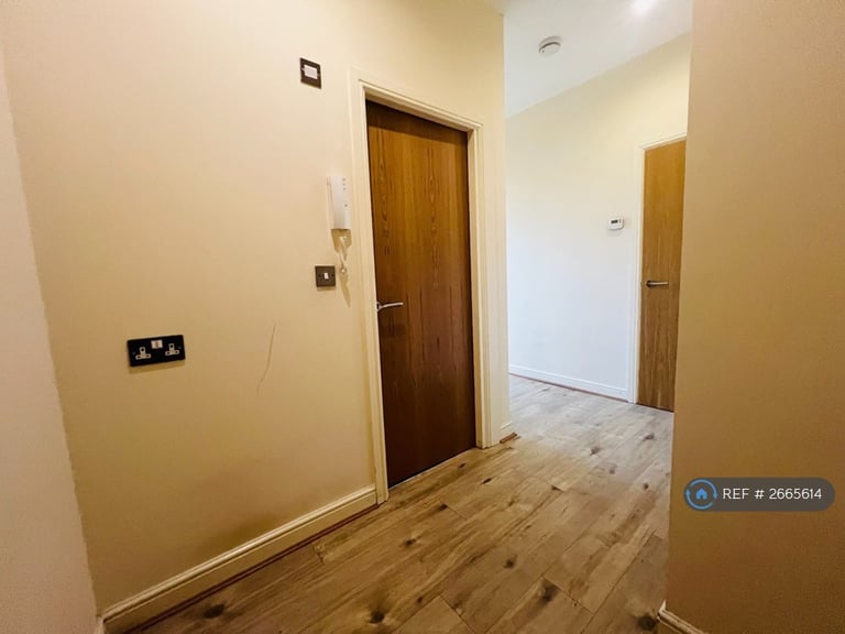 1 bedroom flat in Richardshaw Lane, Pudsey, LS28 (1 bed) (#2665614)