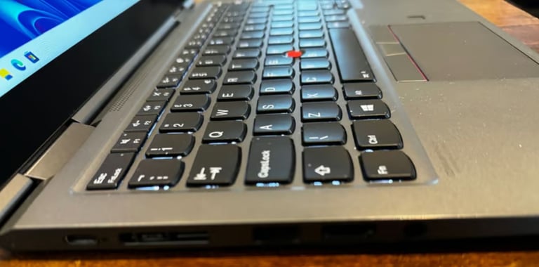 Lenovo laptop *Touch Screen* X1 Yoga 5th Gen, i7 4.9ghz, TBT3, Excel Cond, 16GB Ram, 512gb SSD