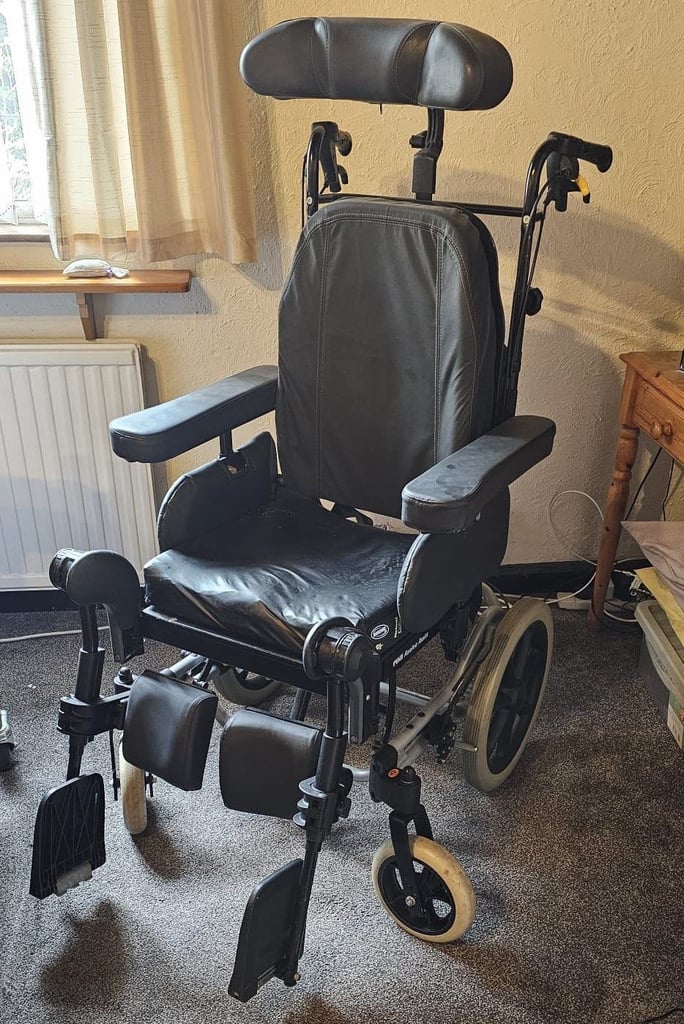 Invacare Rea Azalea Assist -  TILT & RECLINE WHEELCHAIR