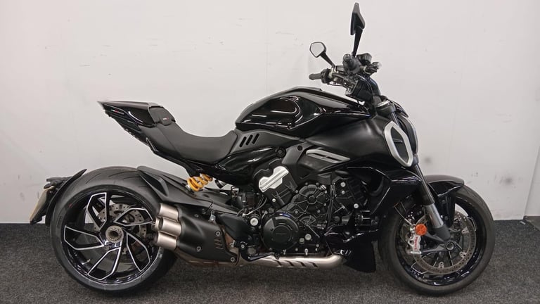 DUCATI DIAVEL V4 ** 12 MONTH MOT - KEYLESS START - COLOUR DISPLAY ** 