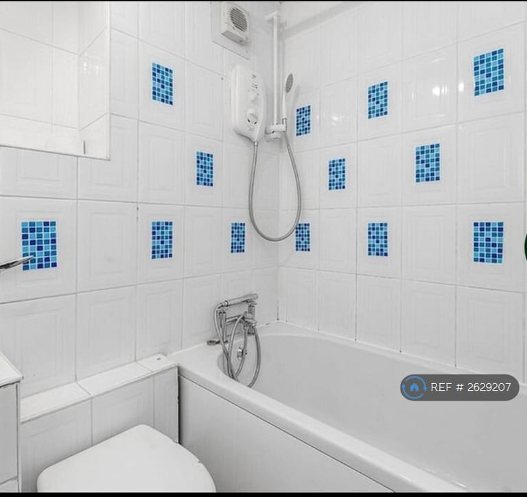 1 bedroom flat in Holyrood Road, Edinburgh, EH8 (1 bed) (#2629207)