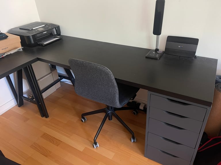 Desk with drawers 