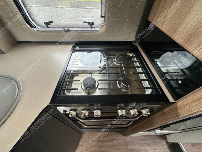 24 SWIFT KON-TIKI SWIFT KON-TIKI 774 6 BERTH MOTORHOME DIESEL