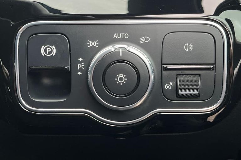 2020 Mercedes-Benz A-Class A180 AMG Line Executive NAVIGATION, HEATED SEATS, REAR CAMERA! Manual ...