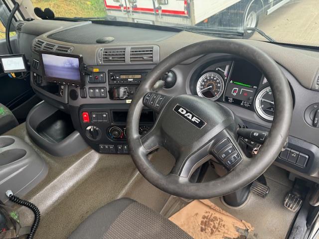 2016 66 DAF CF 290 E6 6x2 28ft3 flat Palfinger PK18002 remote crane