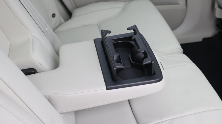 2025 Volvo XC90 T8 PHEV AWD Ultra, Dark, 7 Seats (Sunroof, Pilot Assist, Bowers &amp; Wilkins) ES...