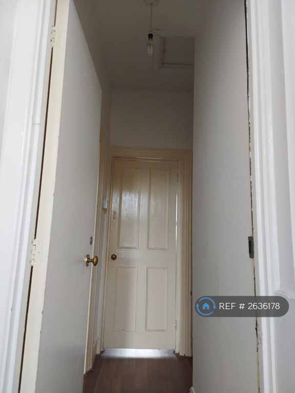 1 bedroom flat in Leytonstone, London, E11 (1 bed) (#2636178)