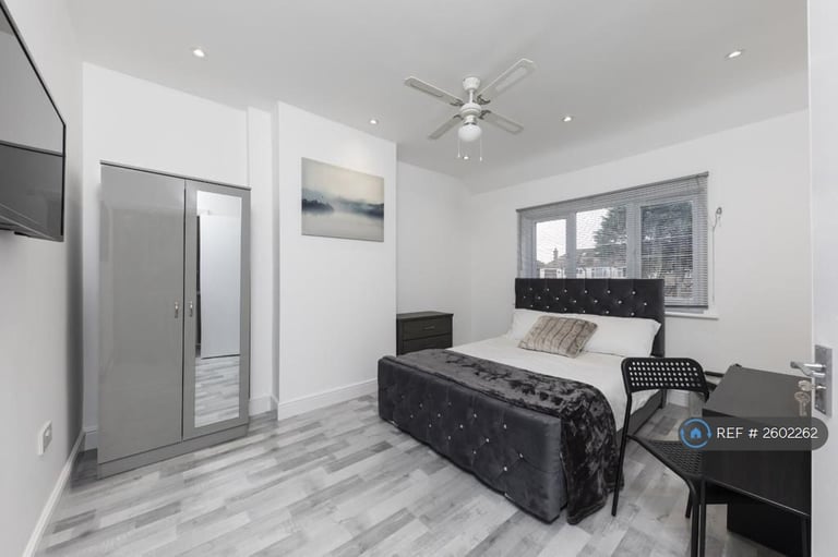 2 bedroom flat in London, London, N9 (2 bed) (#2602262)