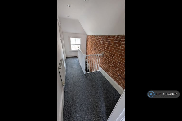3 bedroom flat in Wincheap, Canterbury, CT1 (3 bed) (#2640431)