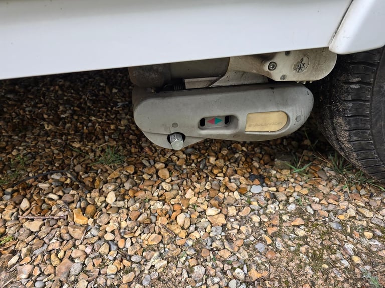 2017 Lunar Quasar 462 2 Berth End Washroom Caravan, Motor Mover