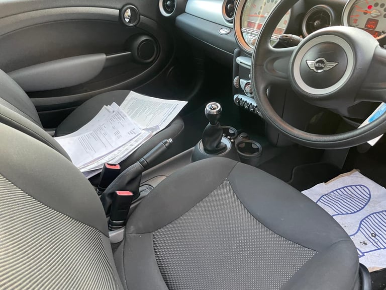 MINI COOPER 1.6 PETROL 10 REG BLACK 3 DOOR MOT FEBRUARY 25TH 2026 TAX £165 LOW INSURANCE 50+MPG