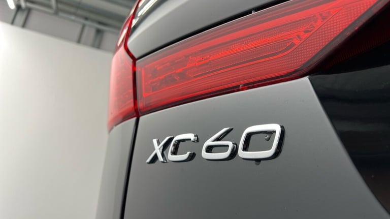 2022 Volvo XC60 2.0 B5P R DESIGN 5dr AWD Geartronic ESTATE PETROL Automatic