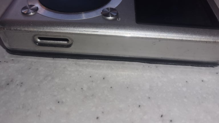 FiiO X1 High Resolution Lossless Music Audio Player in silver is a top quality digital music player