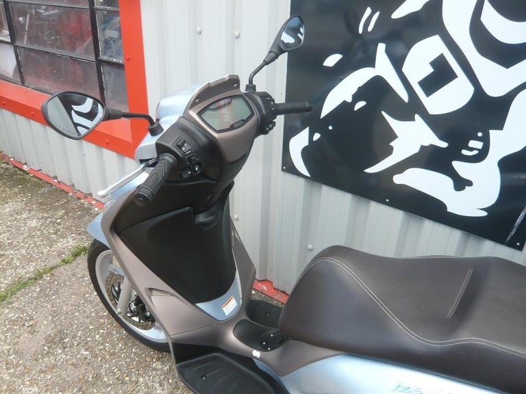 Piaggio Medley 125 2024 SCOOTER LEARNER LEGAL MOPED 50 VISION R RR CB MT YS YBR