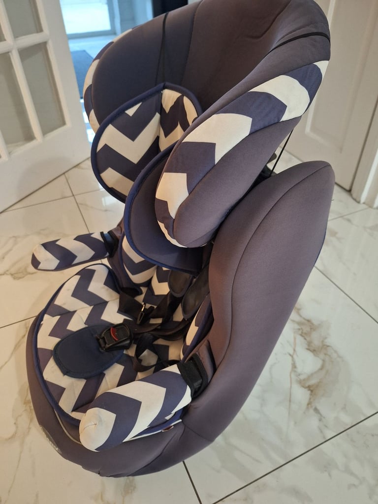 O BABY car seat very good condition £20