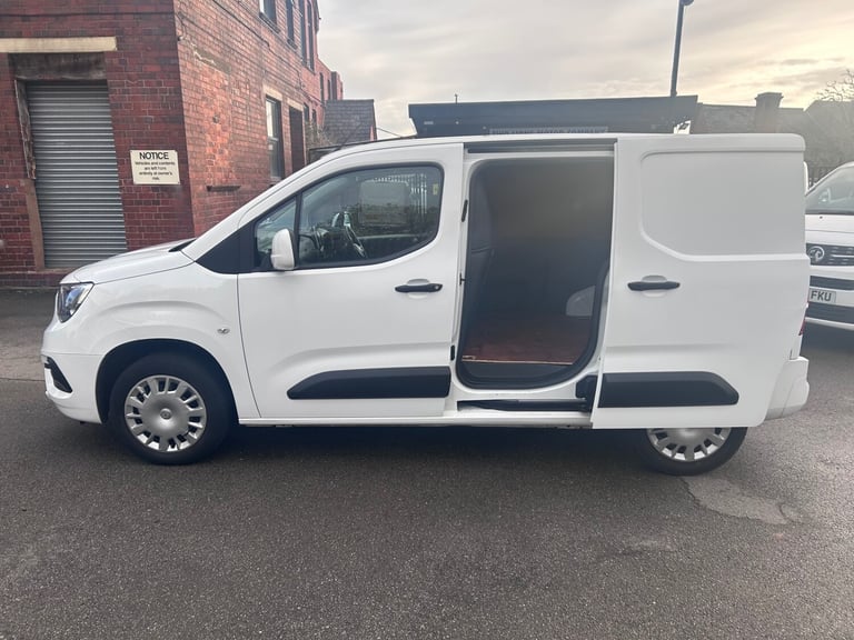 2021 Vauxhall Combo 2300 1.5 Turbo D 100ps H1 Sportive Van PANEL VAN Diesel Manual