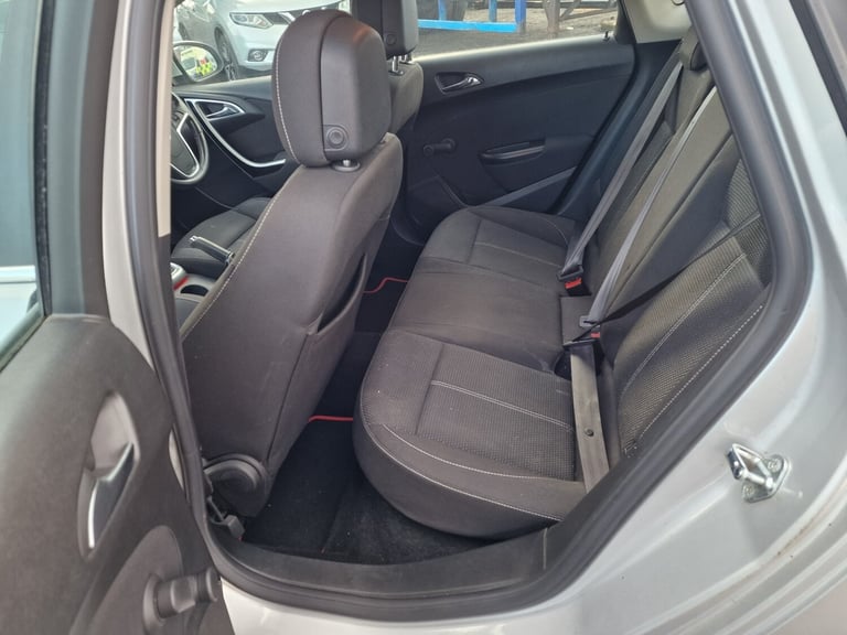 2014 Vauxhall Astra 1.6 CDTi 16V ecoFLEX 136 Tech Line GT 5dr HATCHBACK Diesel Manual