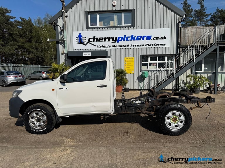 image for 2014 Toyota Hilux 4x4 Chassis Cab Ideal for Tipper Dropside Arb / Arborist Body