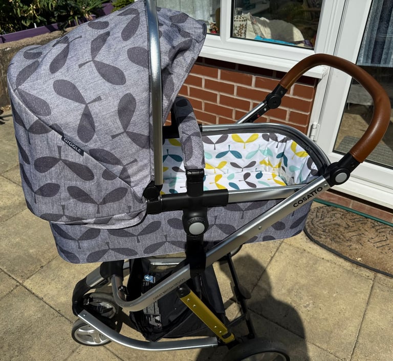 Cosatto Giggle 2 Travel System Pram, Push Chair and Car Seat with IsoFix Base Excellent Condition 