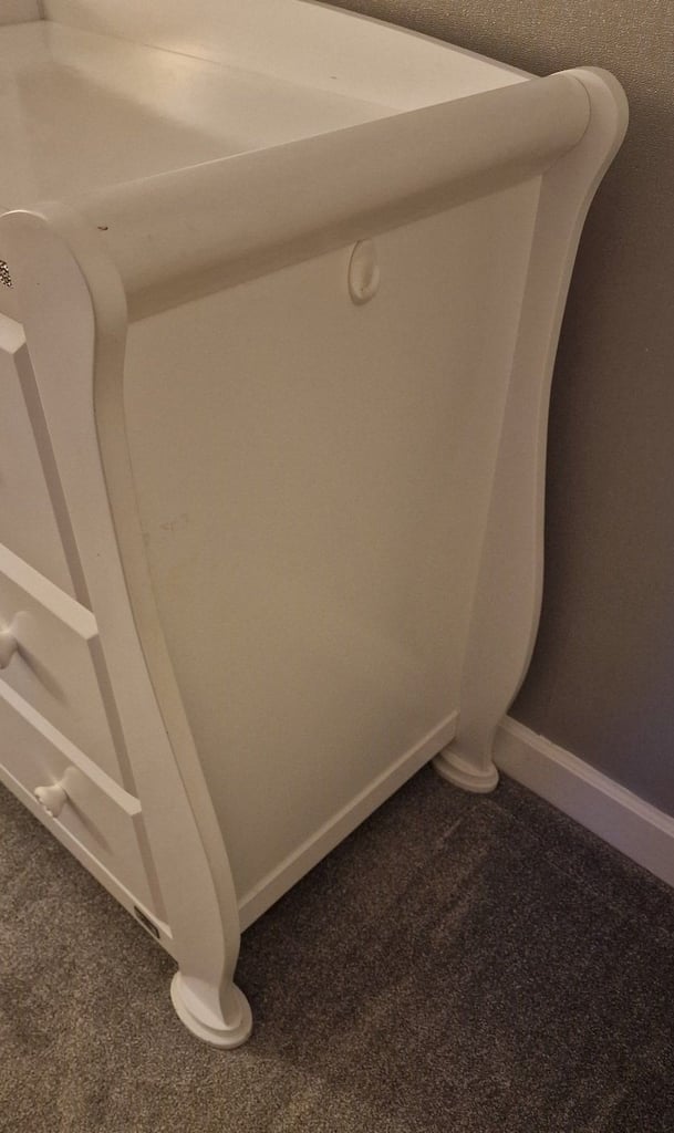 VIB Charmer Elements Wardrobe and Drawers/Changing Table