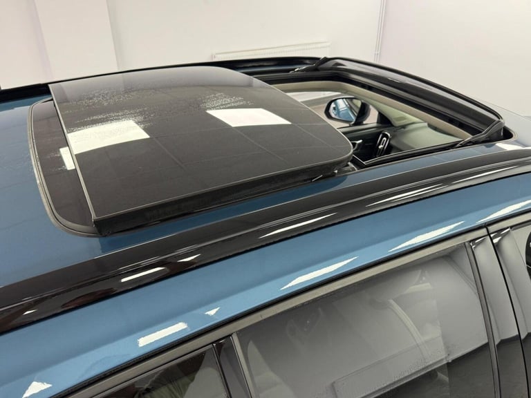 VOLVO XC40 1.5h T5 Recharge 10.7kWh Ultimate Dark Auto Euro 6 (s/s) 5dr 2023