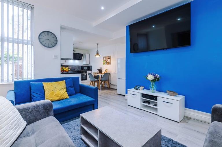 Short/Mid Stays, Contractors, Large House in Anfield