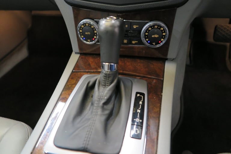  MERCEDES C CLASS V6,LOW MILEAGE WITH F.S.H.NATIONWIDE DELIVERY AVAILABLE