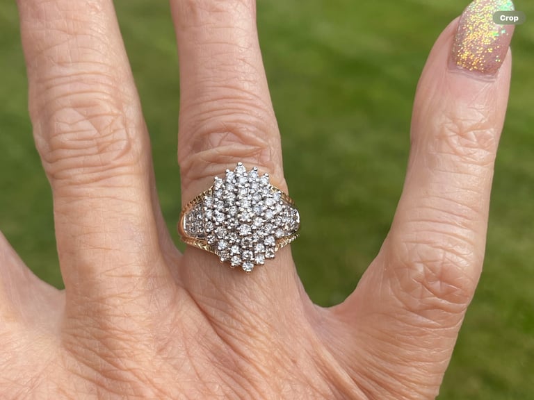 9ct gold 1carat diamond cluster dress ring. Heavy 4.55g size J/K Sizeable. Coll/del only