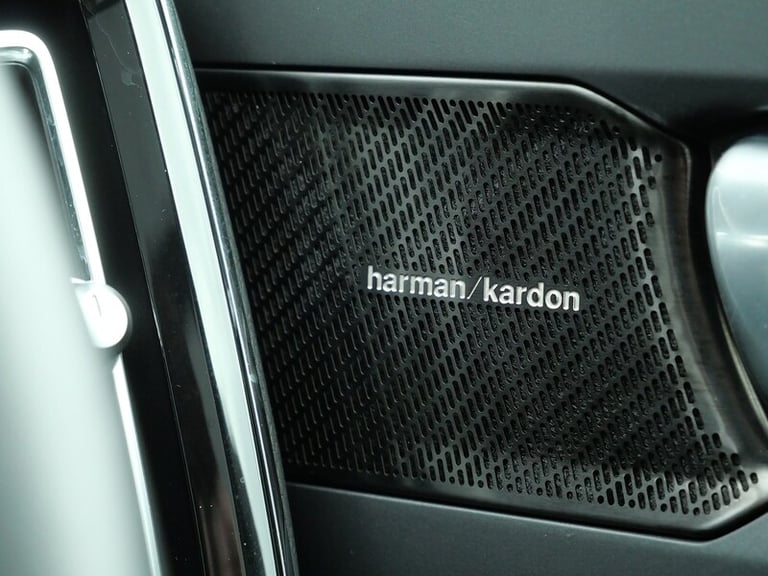 2020 Volvo XC40 2.0 B4P Inscription Pro 5dr Auto ESTATE PETROL Automatic