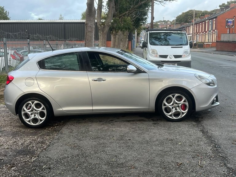 2016 Alfa Romeo Giulietta 1.6 JTDM-2 Super Euro 6 (s/s) 5dr HATCHBACK Diesel Manual
