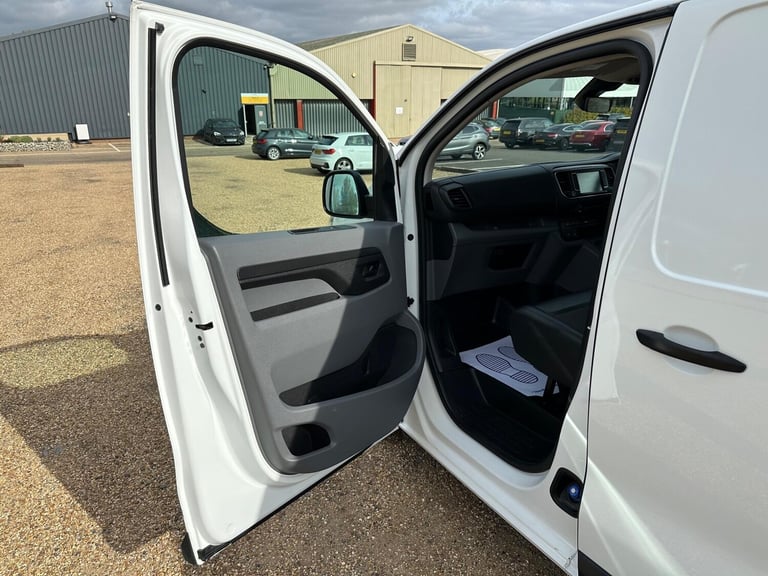 2020 Vauxhall Vivaro 1.5 Turbo D 2900 Dynamic L2 H1 Euro 6 (s/s) 6dr PANEL VAN Diesel Manual