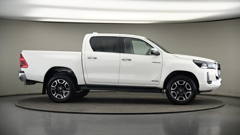 2024 Toyota Hilux 2.8 D-4D Invincible Pickup Double Cab 4dr Diesel Auto 4WD Euro 6 (s/s) (204 Pic...