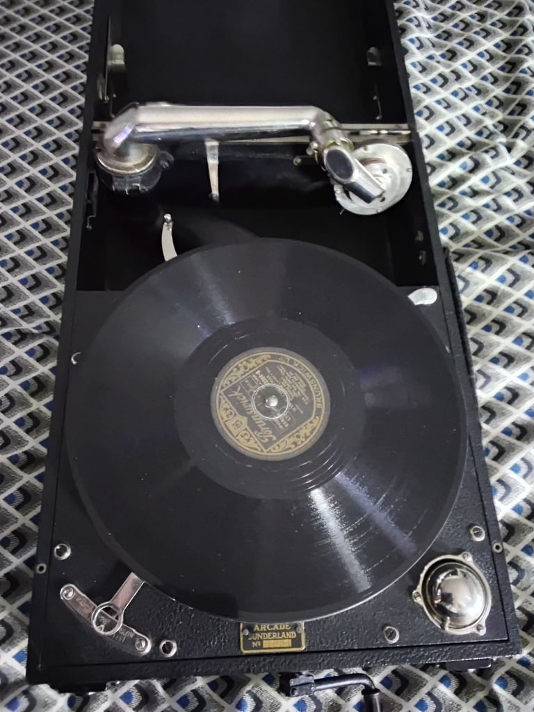 Colombia gramophone/grafonola player + 78s vynal,no dispatch,viewing Gateshead 