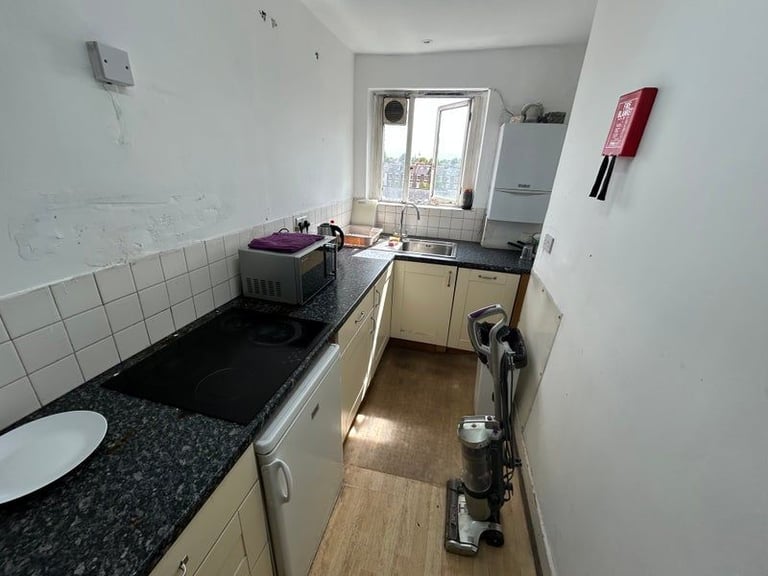 ✅ Spacious Room ☀️ Available Now