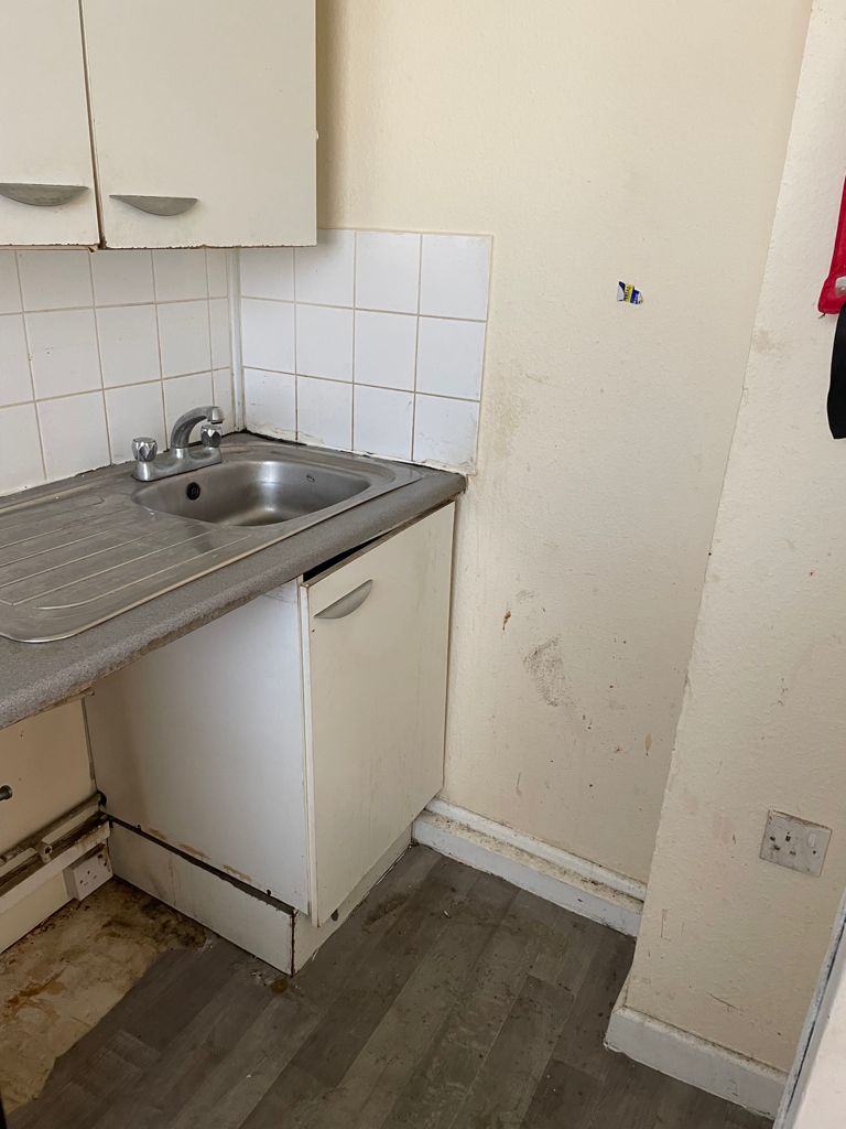 BEAUTIFUL 4 BEDROOM FLAT FOR RENT IN CRANFORD 