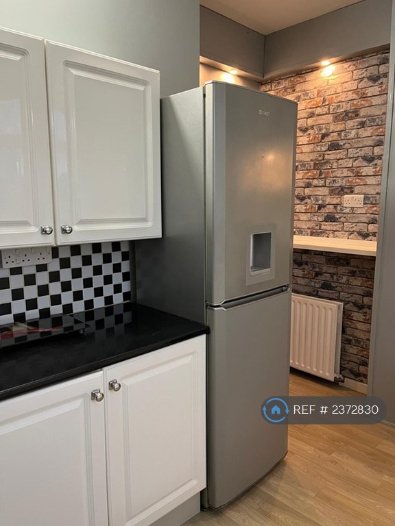 2 bedroom flat in Burnbank Street, Coatbridge, ML5 (2 bed) (#2372830)