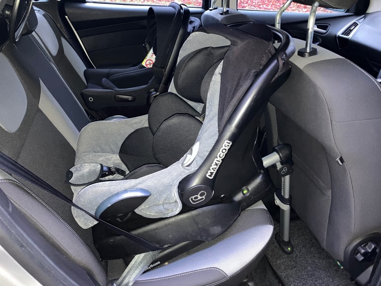 image for Maxi-Cosi Cabriofix car seat with base