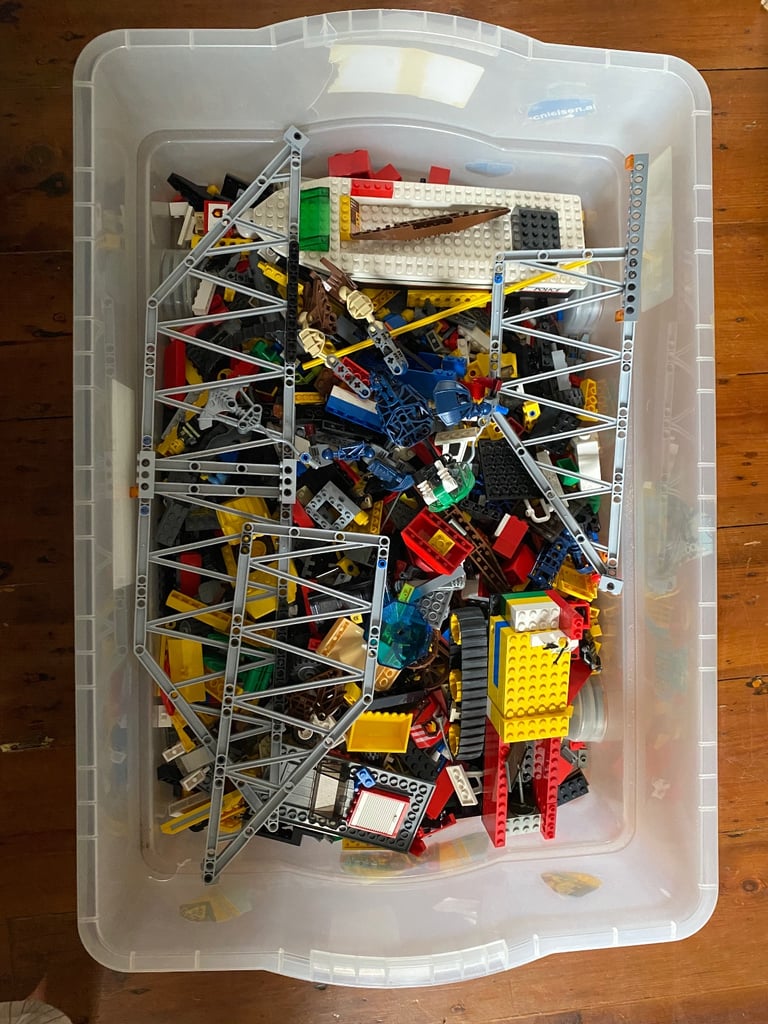 image for Lego mixed box (inc Lego Star Wars, bionicle and city Parts) 