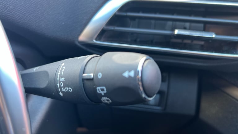 2023 Peugeot 3008 1.2 HYBRID Allure Premium + SUV 5dr Petrol Hybrid e-DSC6 Euro 6 (s/s) (136  SUV...